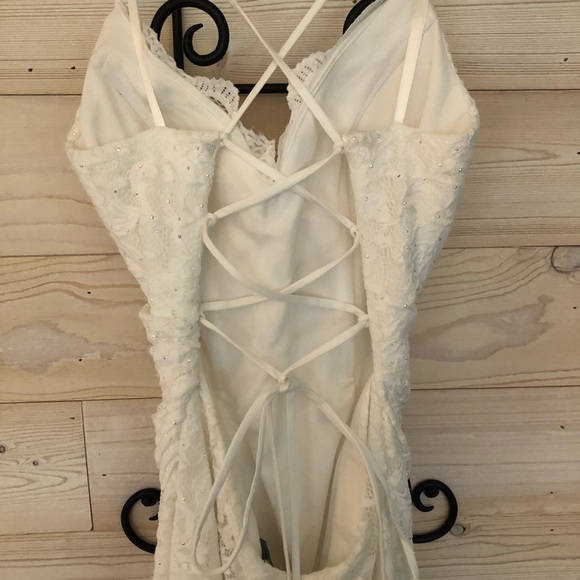 La Femme - 29939 Lace Scalloped V Neck Sheath Dress - Picture 9 of 11